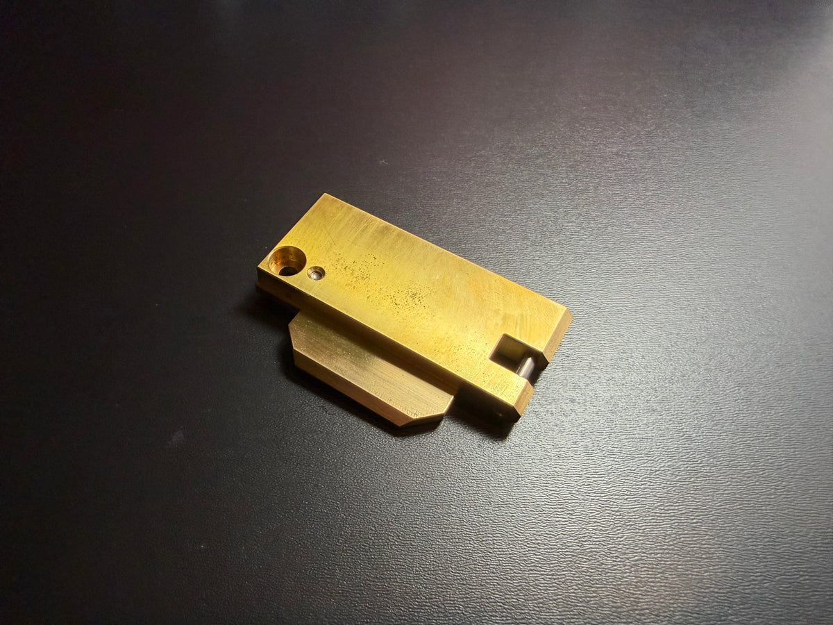Puerta inferior de cabecera para Mitsubishi X186C819H02